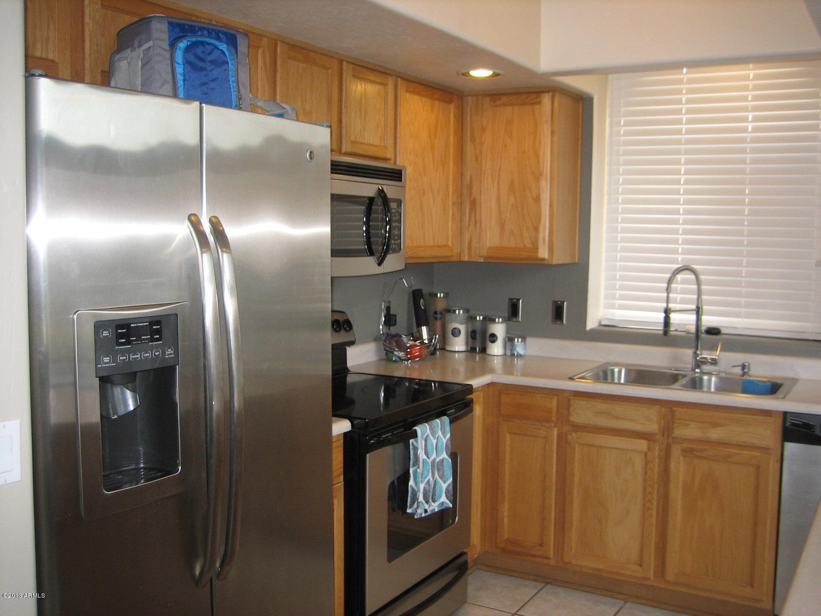 9561 West Hatcher Road Peoria, AZ 85345 - Photo 5 of 28 Kitchen