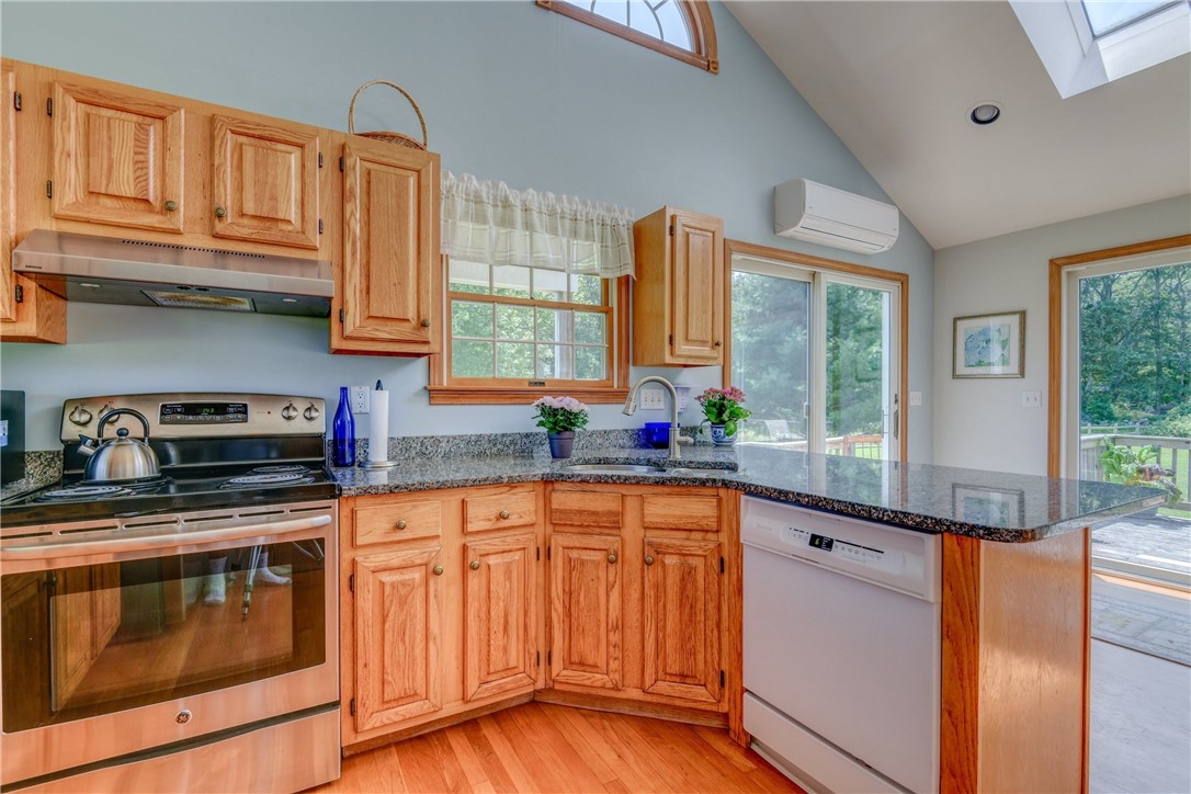 31 Maple Avenue Little Compton, RI 02837 - Photo 5 of 32 Gallery Image 5