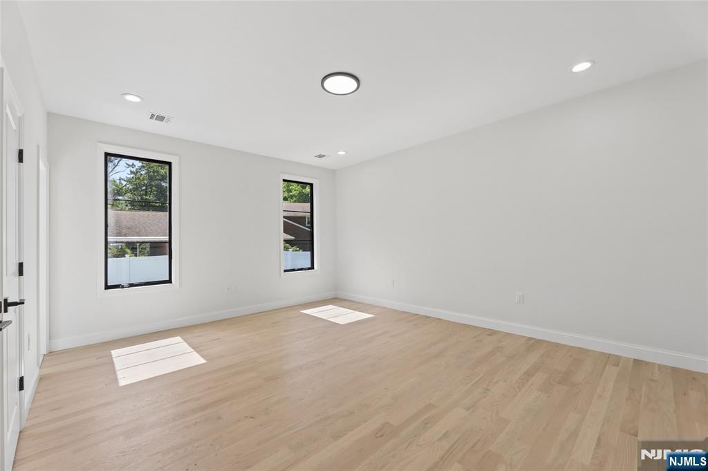 532 Hobart Road Paramus, NJ 07652 - Photo 19 of 46