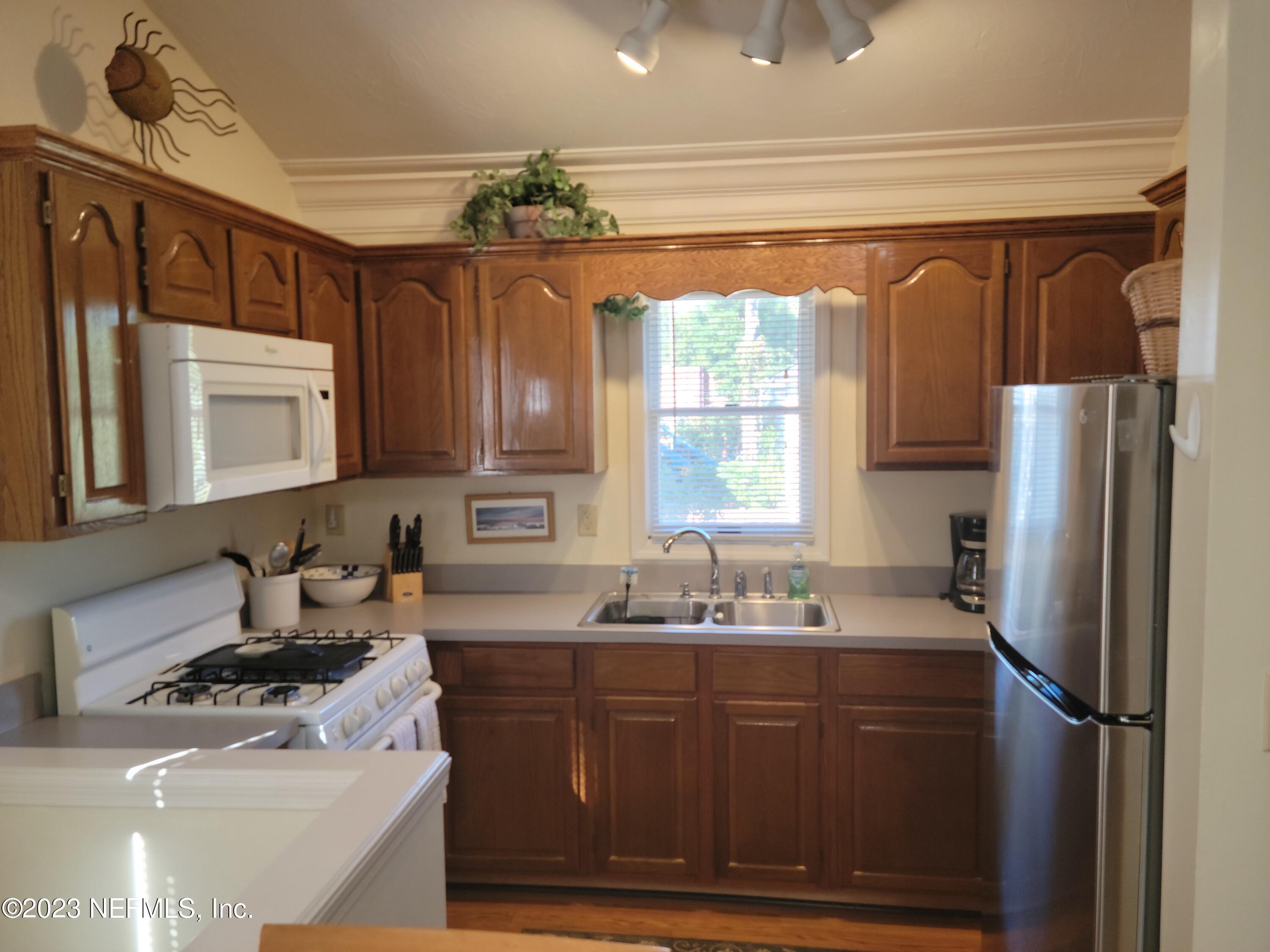 3022 Riverside Avenue, Unit CARRIAGE HOUSE Jacksonville, FL 32205 - Photo 8 of 24 20221006_165422