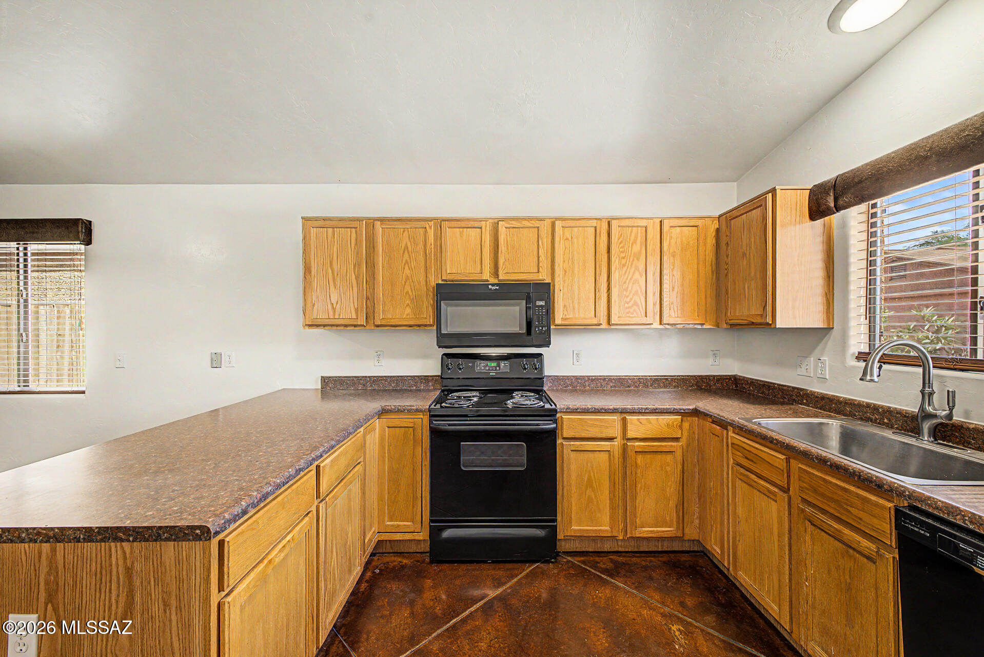 409 East Geronimo Bluff Loop Tucson, AZ 85705 - Photo 12 of 37