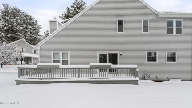 $398,500 | 8 Applewood Lane, Pittsfield, MA 01201