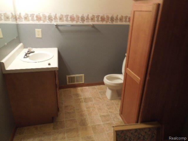 5570 Genesee Road Lapeer, MI 48446 - Photo 9 of 20 11-25 (10).jpg