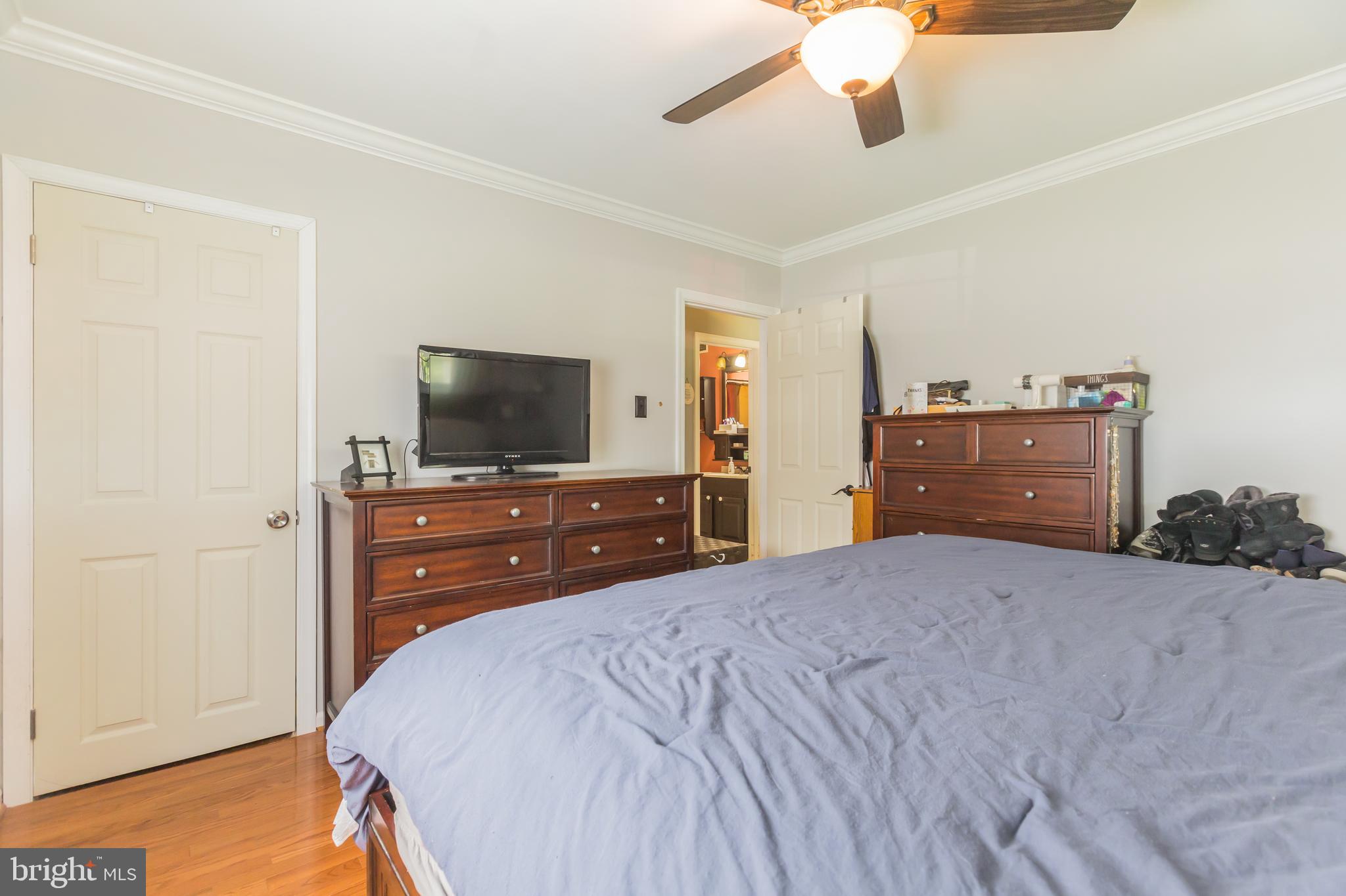 911 Scotia Road Philadelphia, PA 19128 - Photo 14 of 27 a bedroom with a bed and a flat screen tv