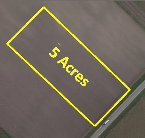 a view of a tennis court