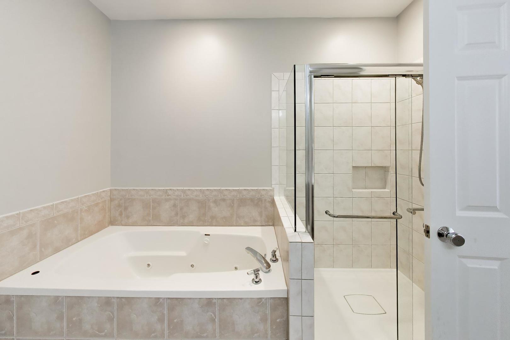 232 West Scott Street Chicago, IL 60610 - Photo 17 of 39 a bathroom with a bathtub
