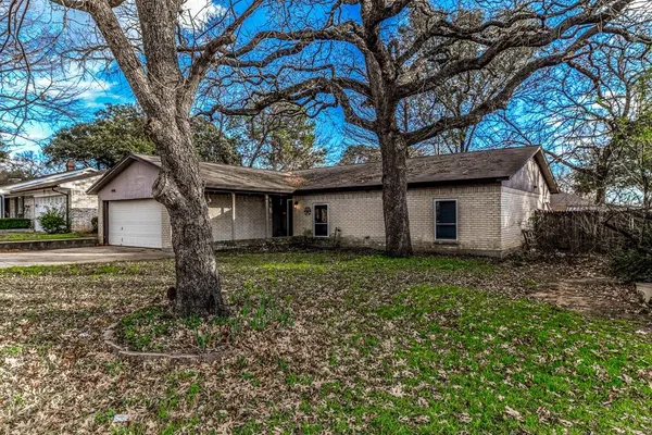 $284,900 | 2108 Warwick Drive, Arlington, TX 76015