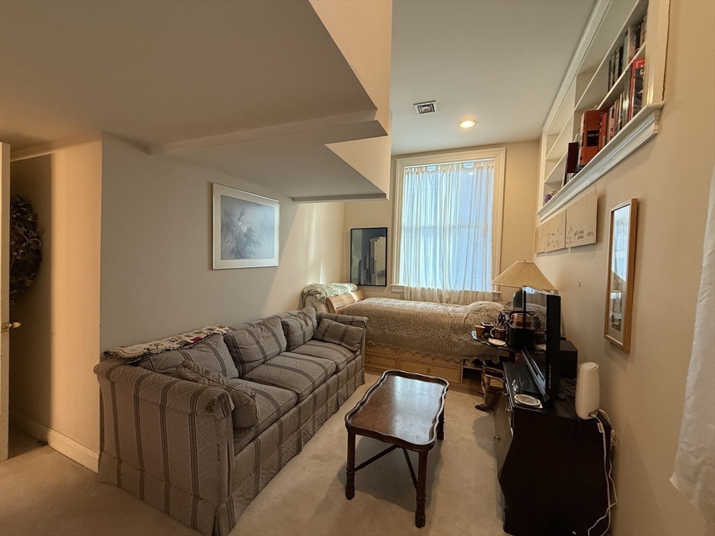 132 Boylston Street, Unit 5 Boston, MA 02116 - Photo 19 of 23