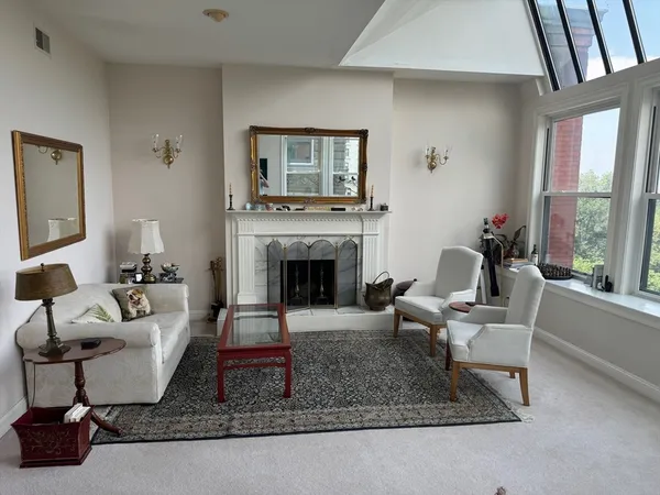 $6,100 | 132 Boylston Street, Unit 5, Boston, MA 02116