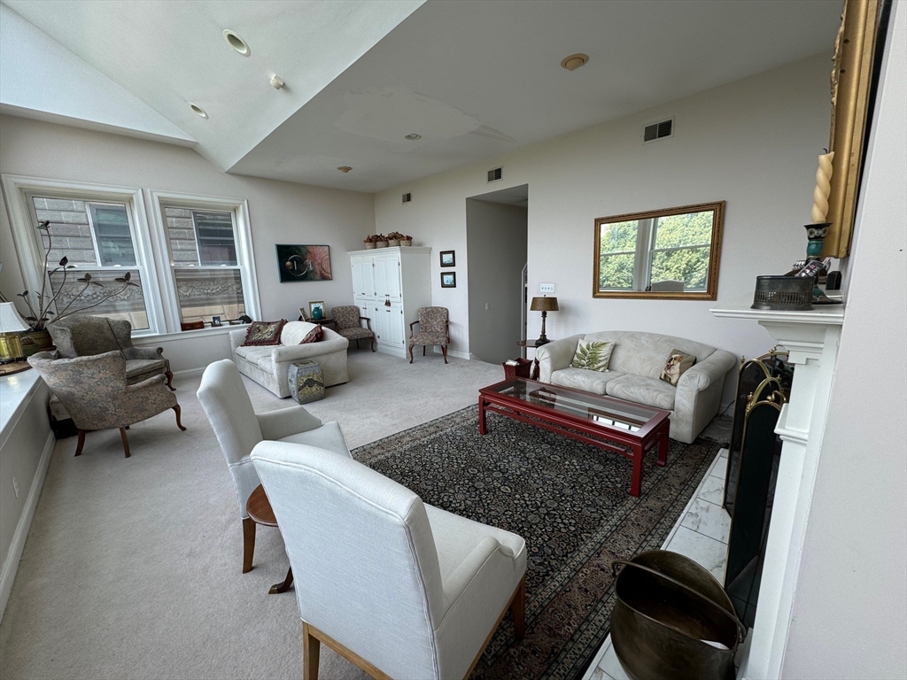 132 Boylston Street, Unit 5 Boston, MA 02116 - Photo 5 of 23