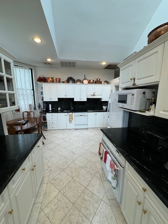 132 Boylston Street, Unit 5 Boston, MA 02116 - Photo 10 of 23