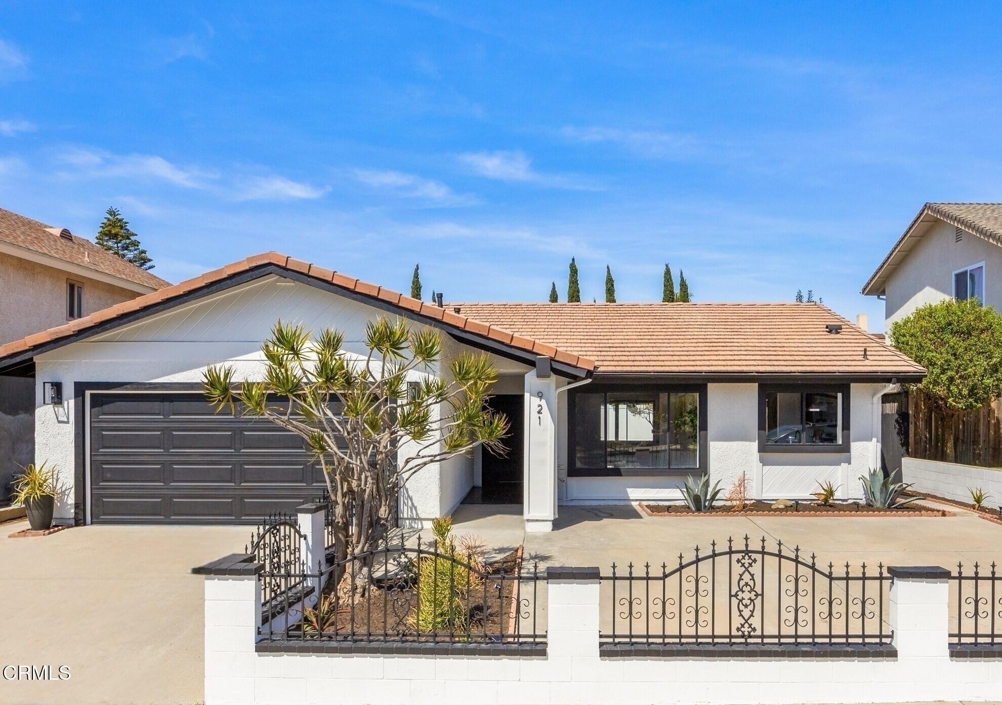 a view of a house with fountain