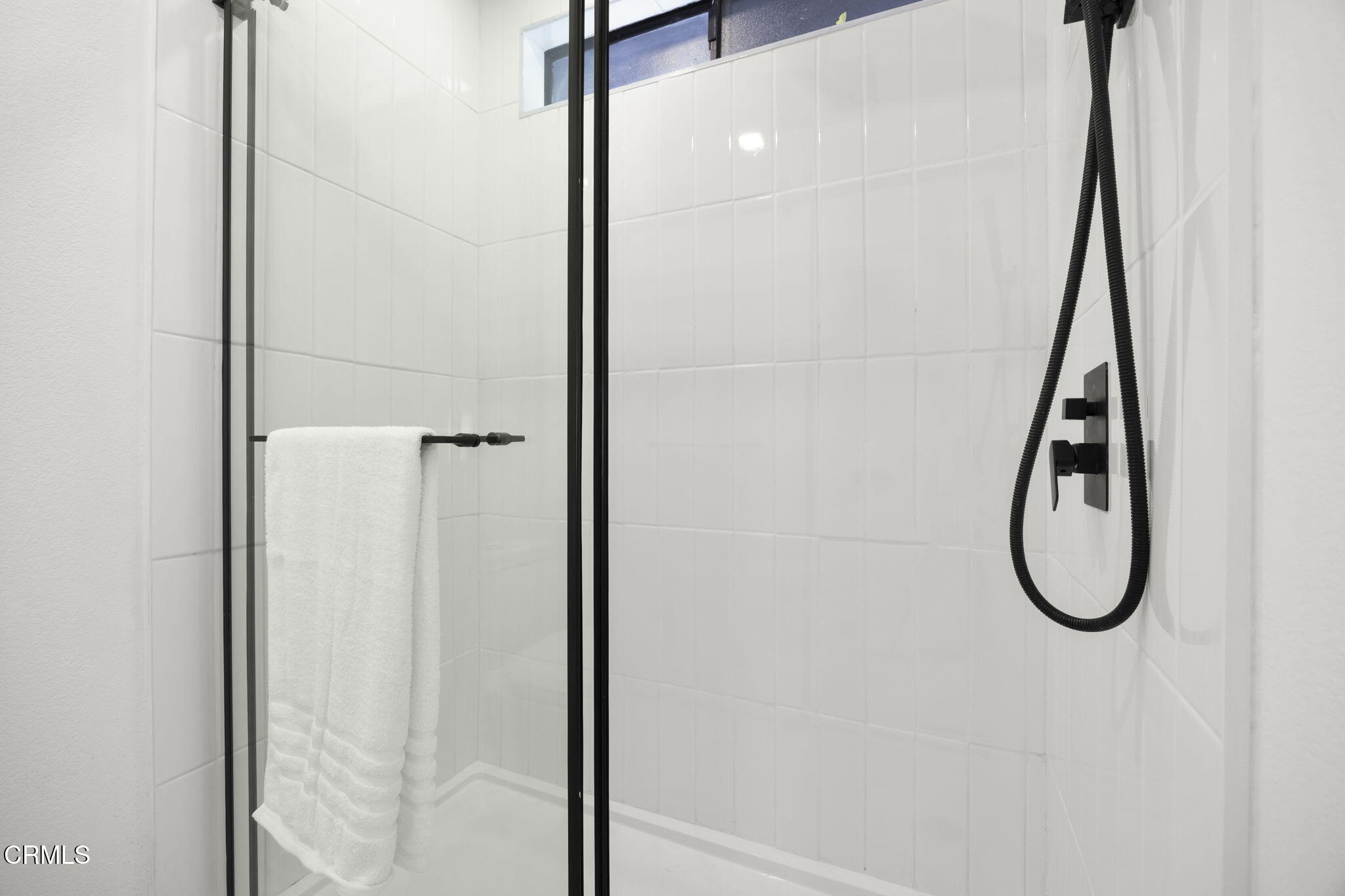 921 Juneberry Place Oxnard, CA 93036 - Photo 14 of 20 a bathroom with a shower