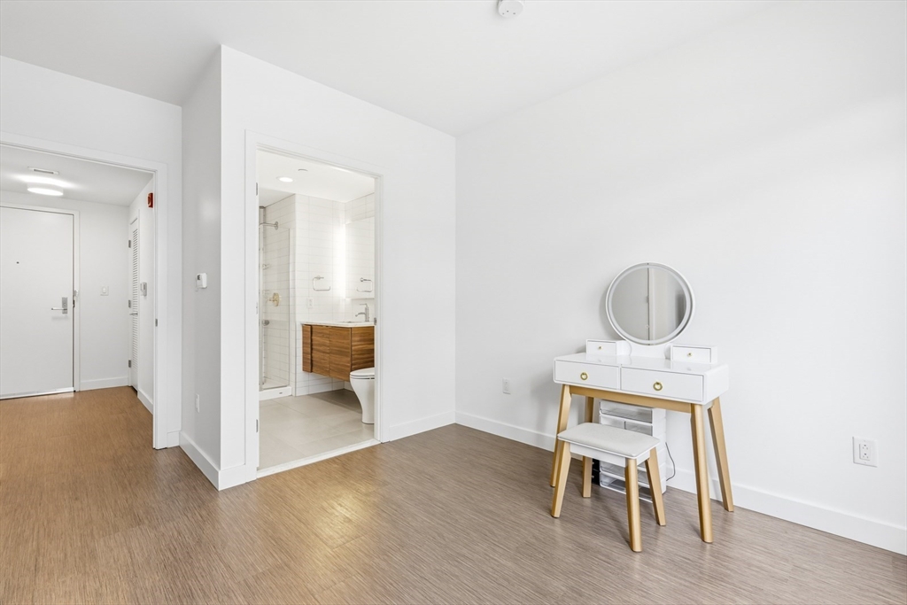 80-82 Fenwood Road, Unit 804 Boston, MA 02115 - Photo 5 of 27