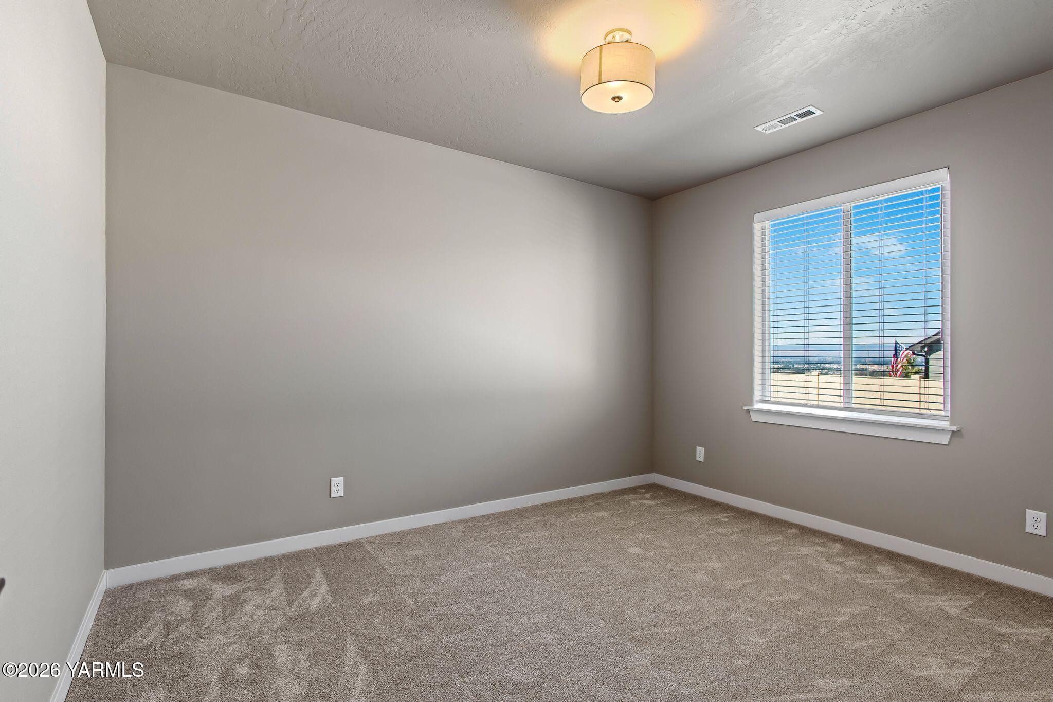 5406 Wildrye Loop Yakima, WA 98901 - Photo 15 of 33 Bedroom 4