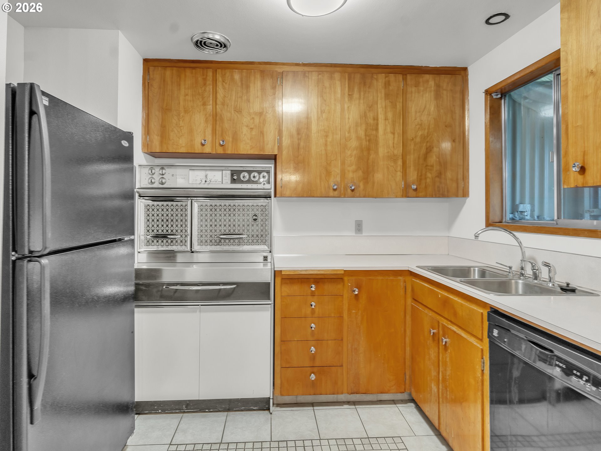 1749 Thompson Road Woodburn, OR 97071 - Photo 18 of 33 a kitchen with stainless steel appliances granite countertop a sink stove and refrigerator