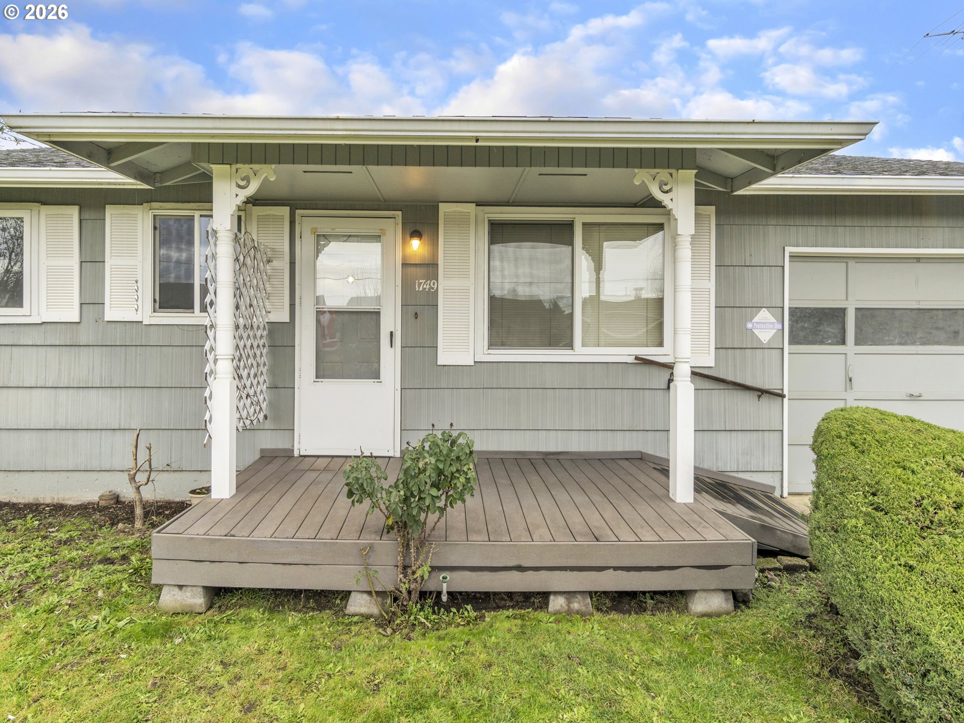 1749 Thompson Road Woodburn, OR 97071 - Photo 6 of 33 a front view of a house with a yard