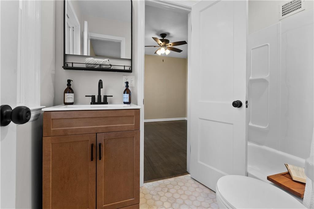 9804 East 68 Street Raytown, MO 64133 - Photo 17 of 36