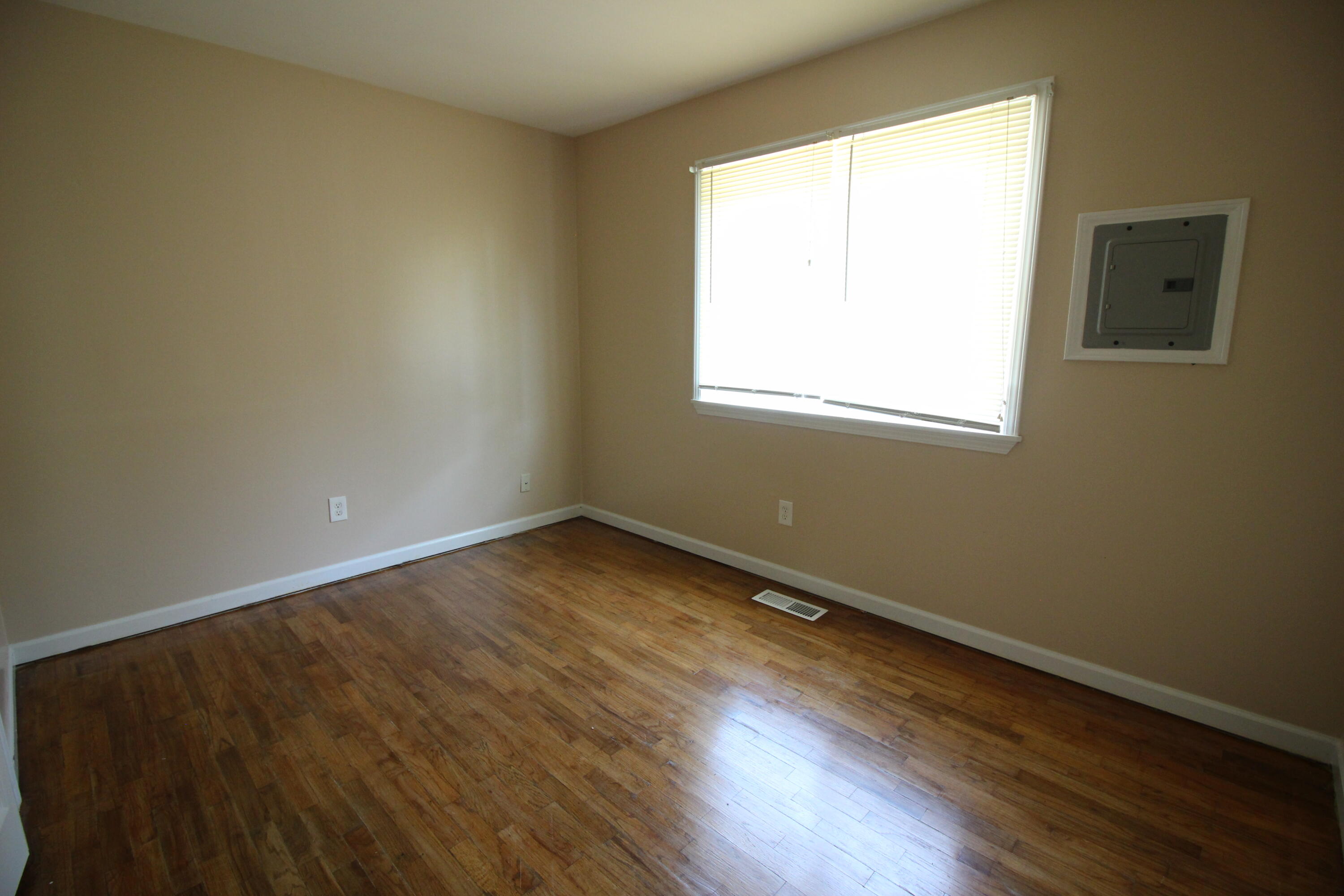 28496 Halecreek Street Romulus, MI 48174 - Photo 11 of 13 IMG_3891