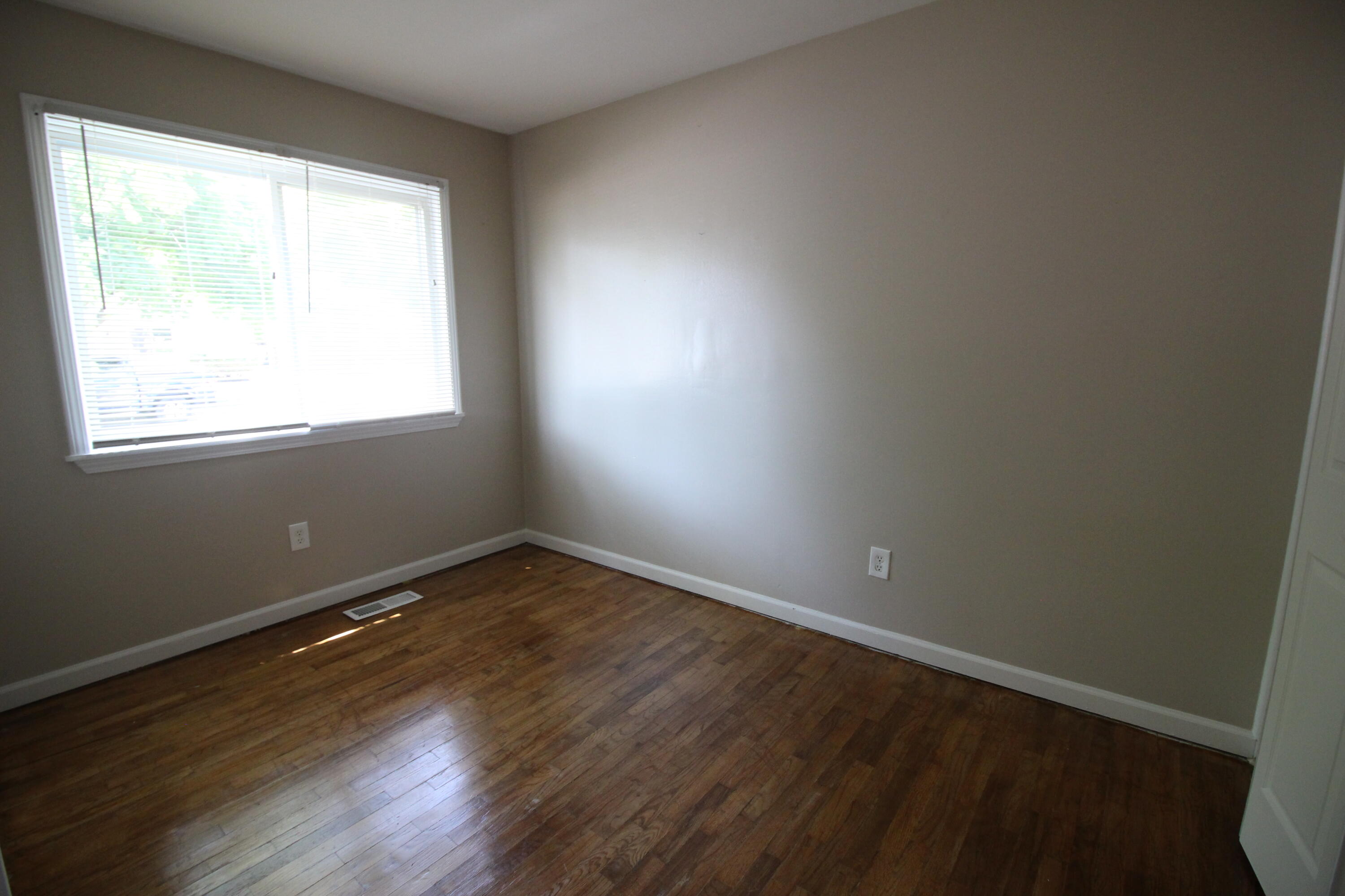 28496 Halecreek Street Romulus, MI 48174 - Photo 12 of 13 IMG_3892