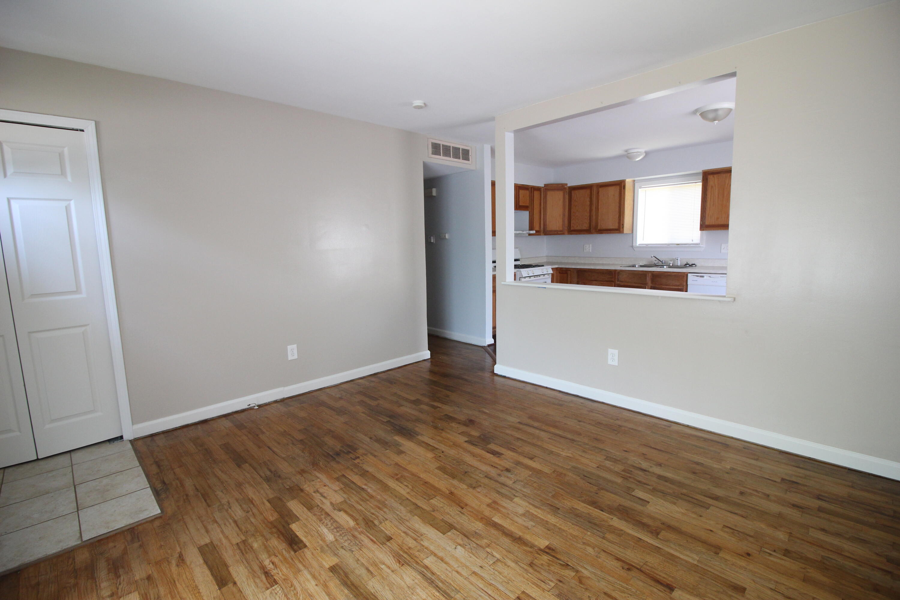 28496 Halecreek Street Romulus, MI 48174 - Photo 5 of 13 IMG_3885