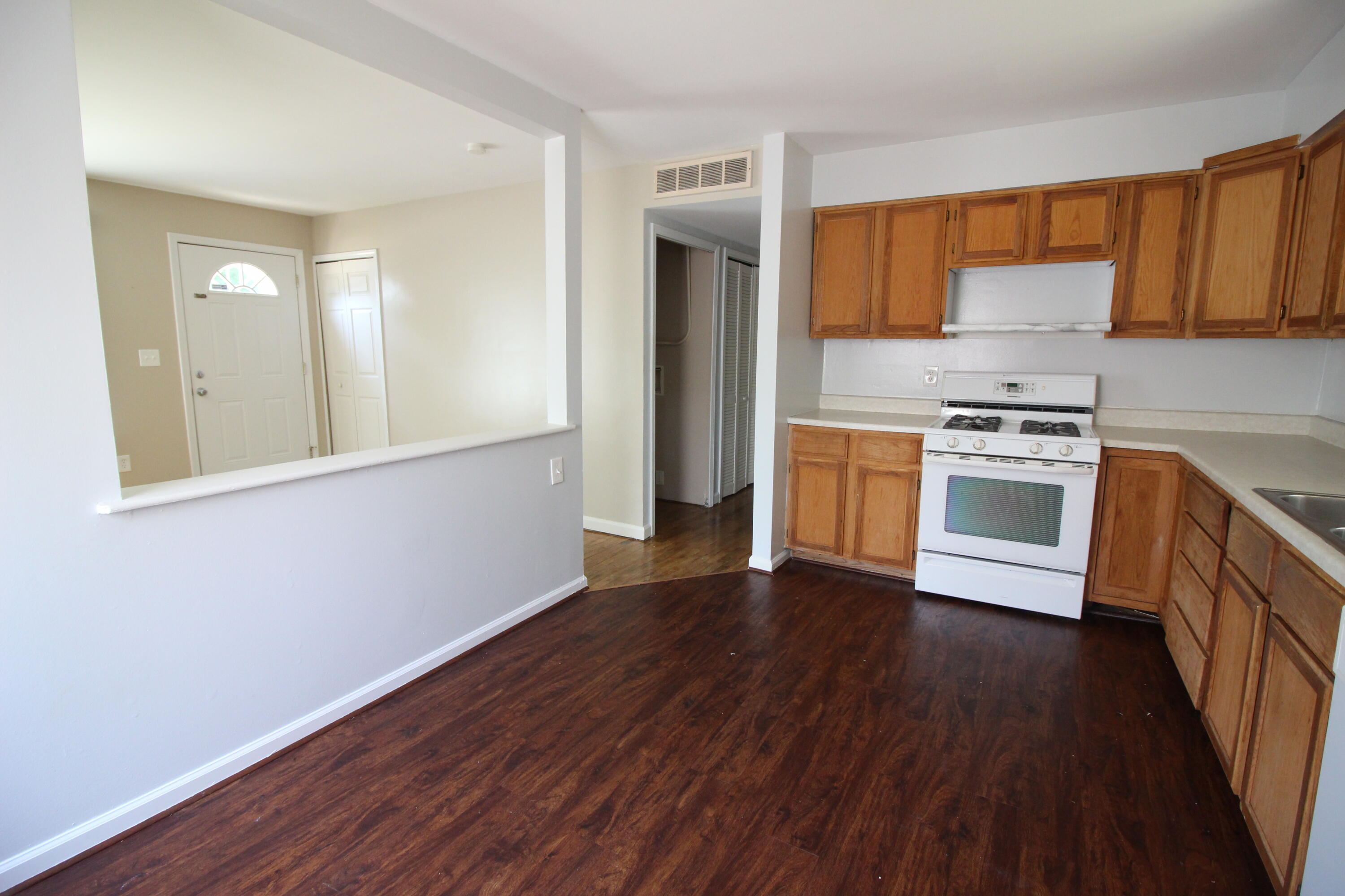 28496 Halecreek Street Romulus, MI 48174 - Photo 8 of 13 IMG_3888