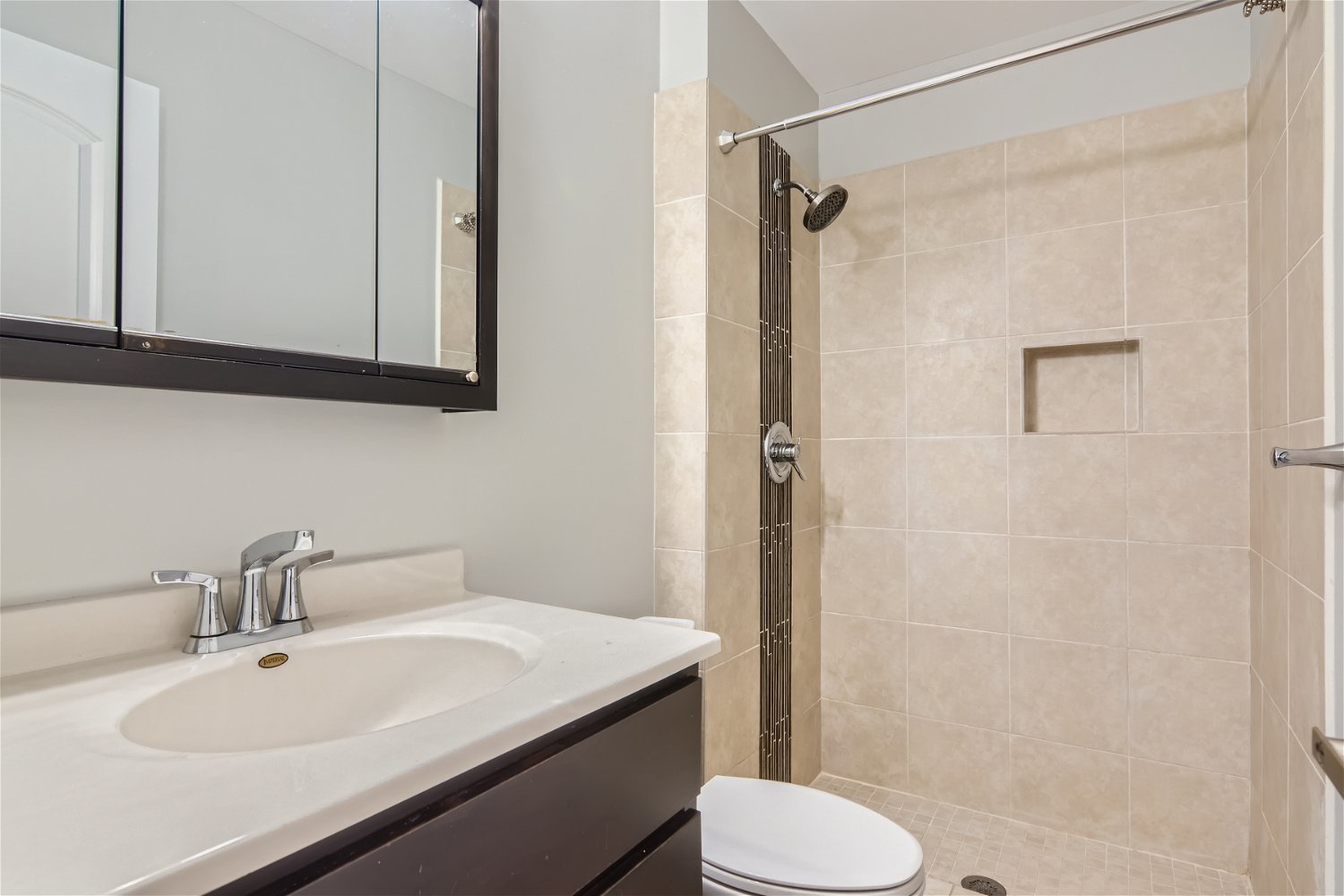 1460 7 Pines Road, Unit A1 Schaumburg, IL 60193 - Photo 7 of 11 a bathroom with a sink toilet and shower