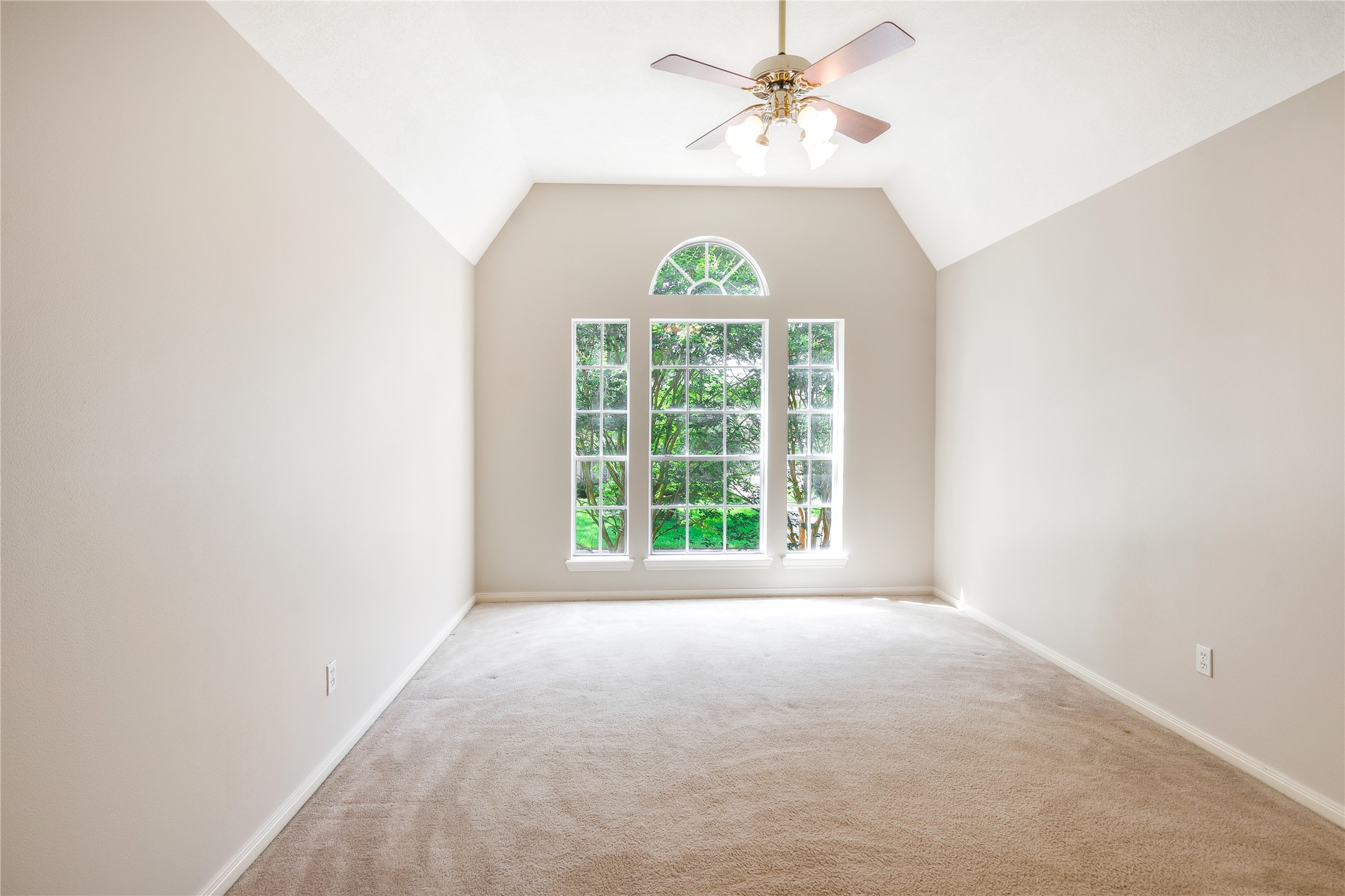 8011 Null Court Spring, TX 77379 - Photo 29 of 41 Second bedroom