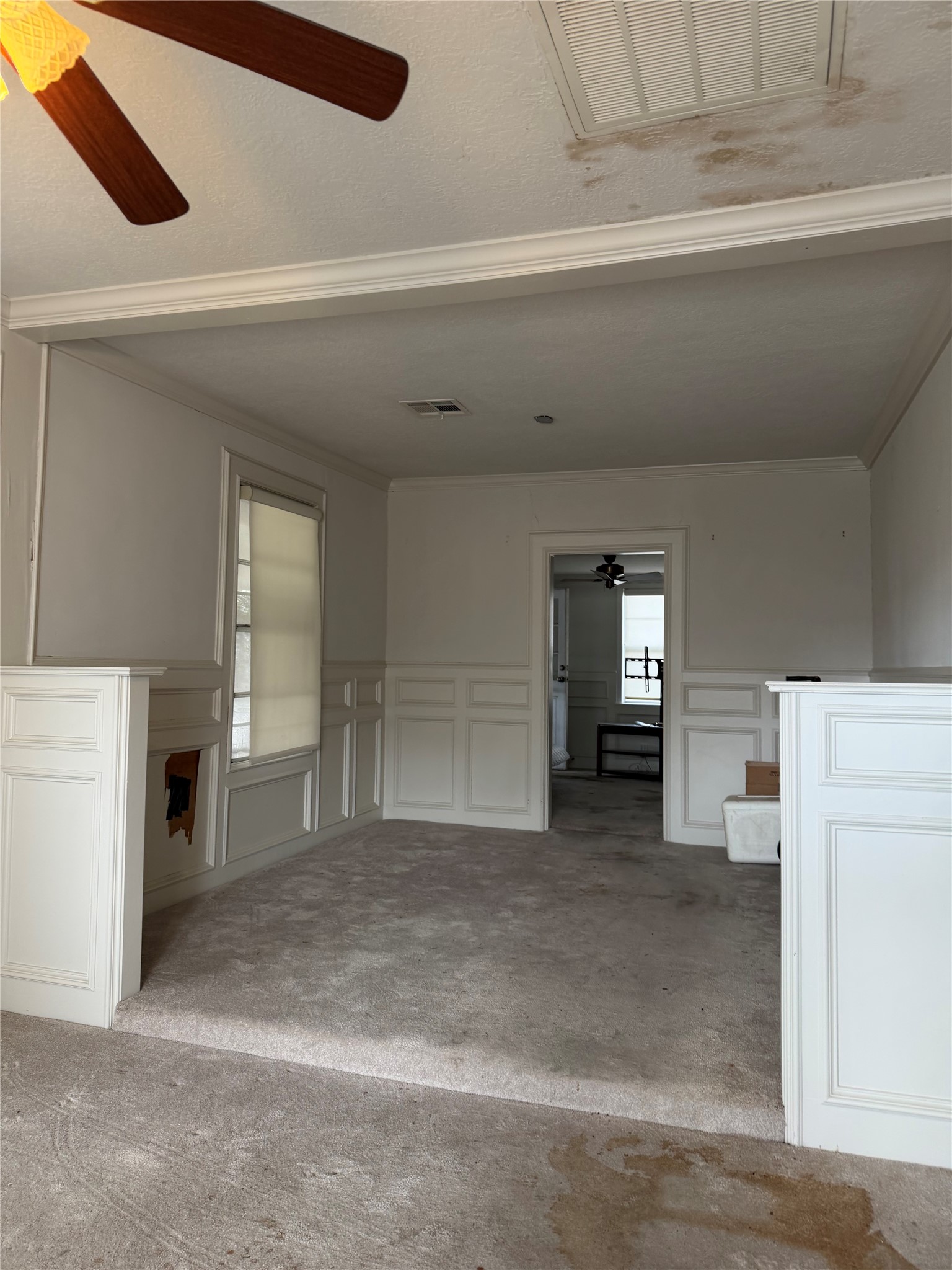 703 76th Street Houston, TX 77012 - Photo 7 of 23 a view of a livingroom with a fireplace