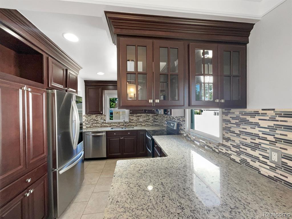 3611 Normandy Road Royal Oak, MI 48073 - Photo 3 of 14