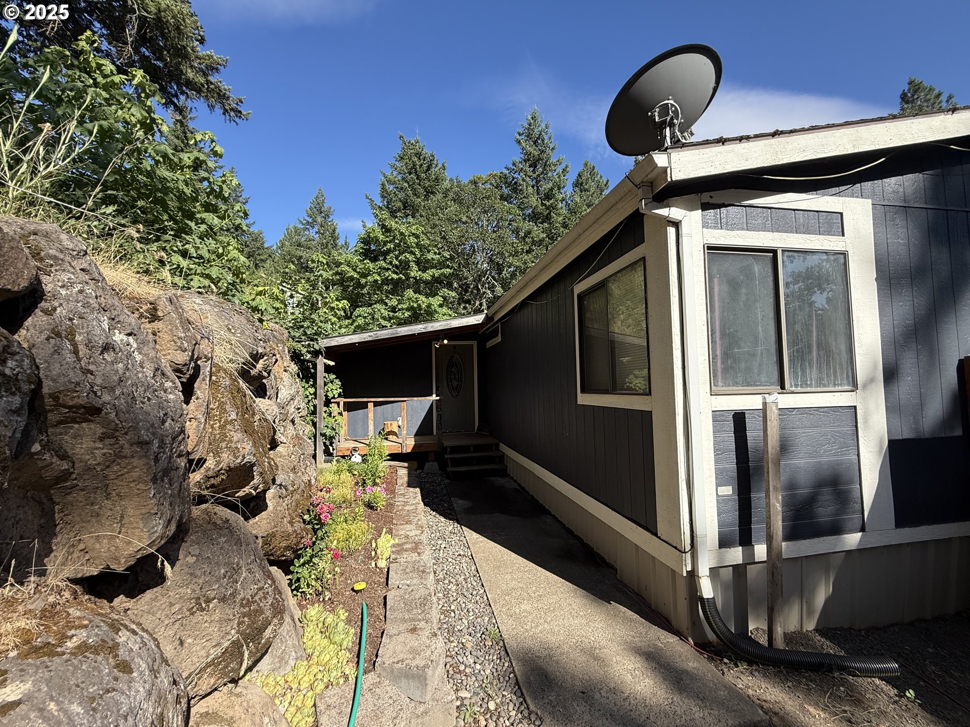 590 Northeast Spring Street White Salmon, WA 98672 - Photo 2 of 13 a front view of a house with garden