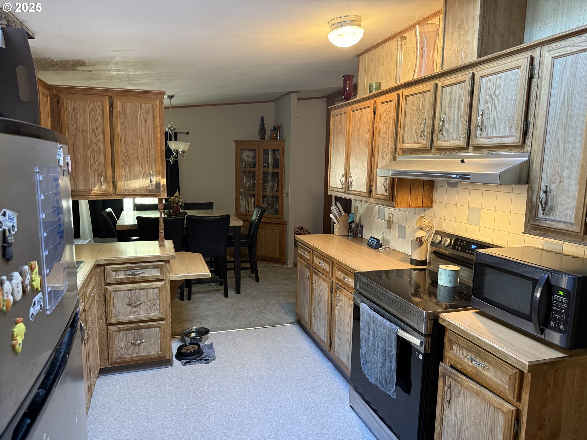 590 Northeast Spring Street White Salmon, WA 98672 - Photo 9 of 13 a kitchen that has a lot of cabinets in it and appliances