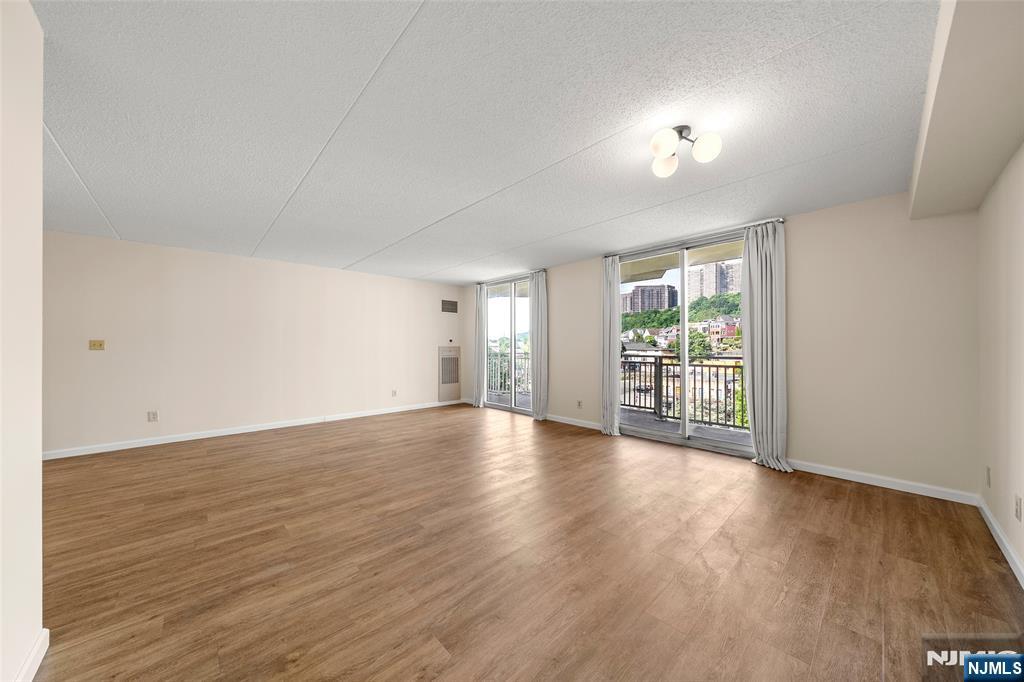 1077 River Road, Unit 606 Edgewater, NJ 07020 - Photo 8 of 23