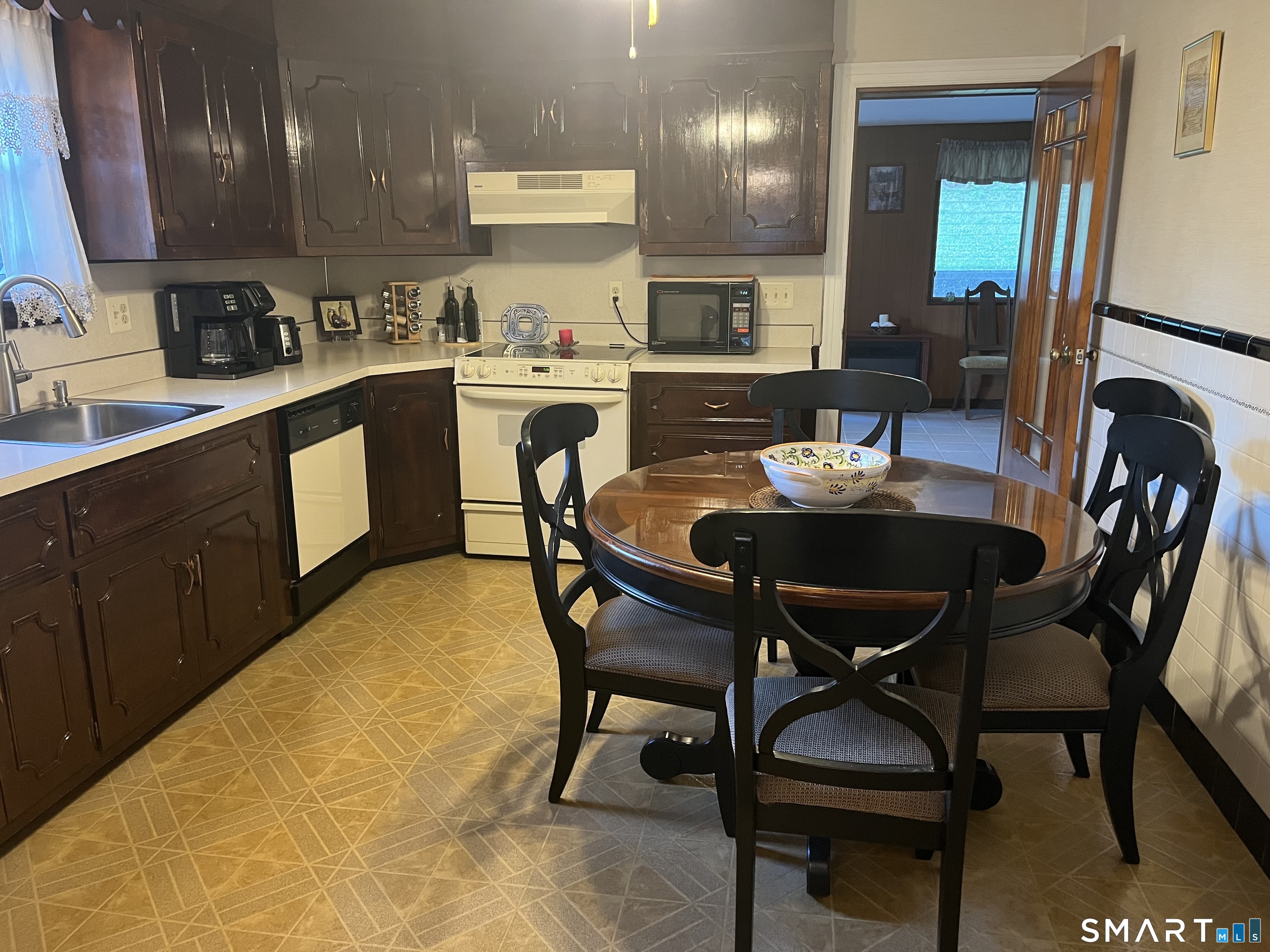 32 Homestead Avenue Derby, CT 06418 - Photo 8 of 28