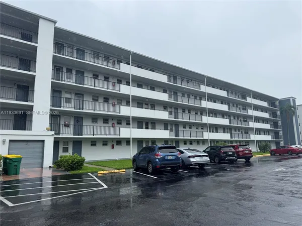$1,650 | 950 Hillcrest Drive, Unit 411, Hollywood, FL 33021