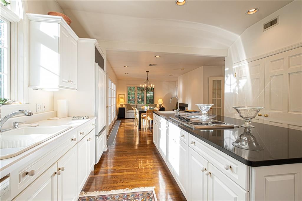 701 Fairview Road Pittsburgh, PA 15238 - Photo 3 of 25 Gallery Image 3