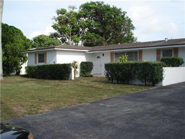 5356 Redwood Road Plantation, FL 33317 - Photo 1 of 24 Exterior Front