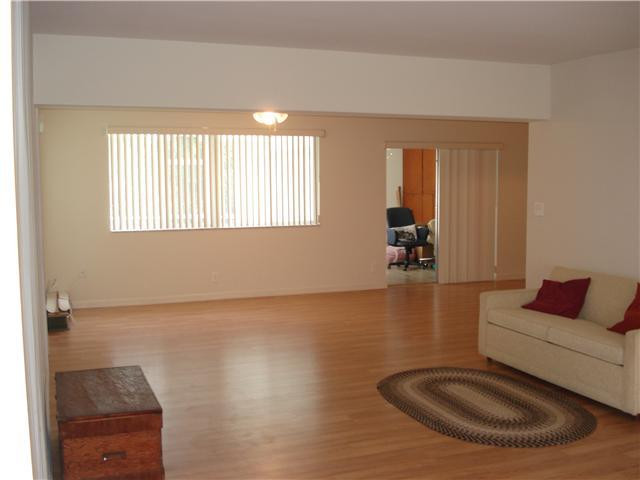 5356 Redwood Road Plantation, FL 33317 - Photo 11 of 24 Living Room