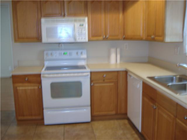 5356 Redwood Road Plantation, FL 33317 - Photo 15 of 24 Kitchen