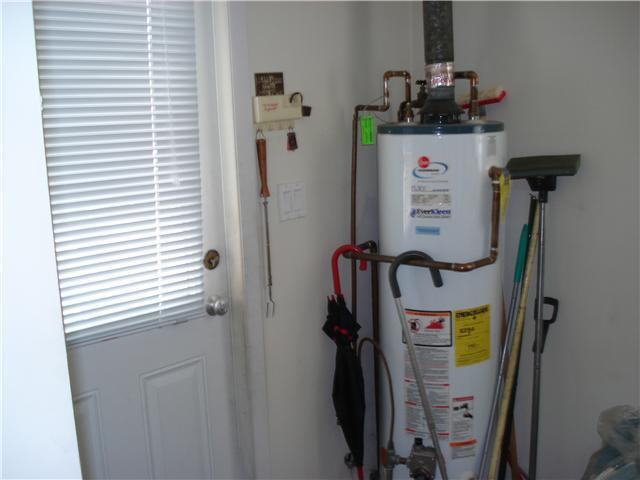 5356 Redwood Road Plantation, FL 33317 - Photo 16 of 24 Laundry Room