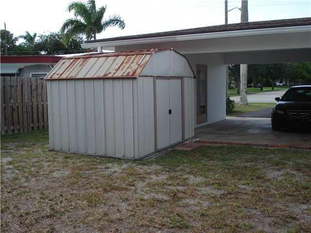 5356 Redwood Road Plantation, FL 33317 - Photo 5 of 24 Storage