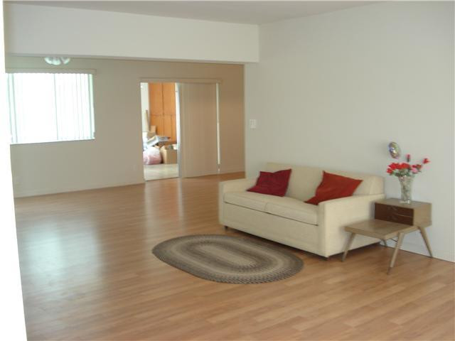 5356 Redwood Road Plantation, FL 33317 - Photo 10 of 24 Living Room