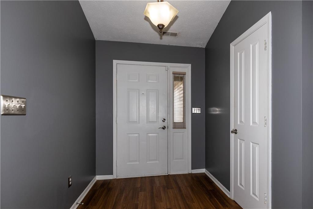 137 Canterbury Road Pendleton, IN 46064 - Photo 3 of 25