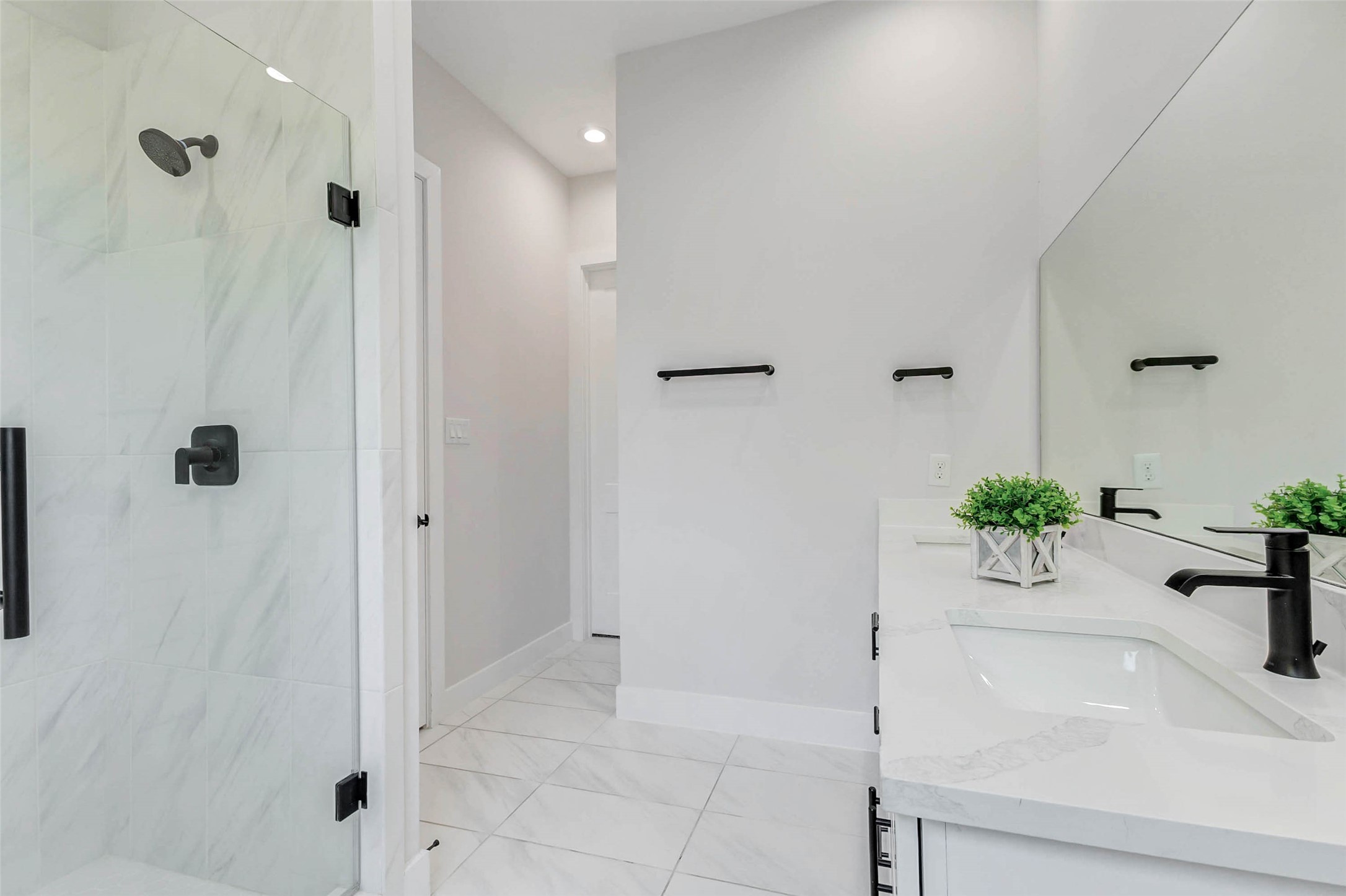 2310 Campbell Road, Unit C Houston, TX 77080 - Photo 12 of 27 a bathroom with a sink and a bathtub
