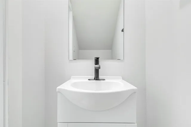 $3,000 | 2310 Campbell Road, Unit C, Houston, TX 77080