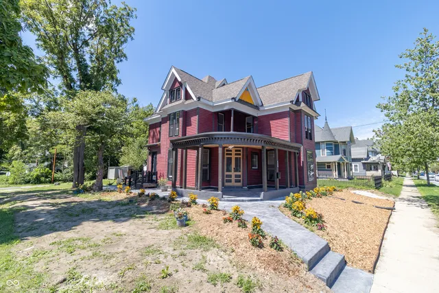 $385,000 | 404 North State Street, Greenfield, IN 46140