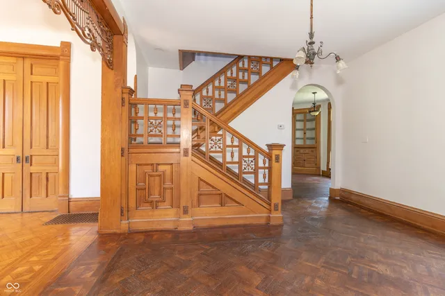 $385,000 | 404 North State Street, Greenfield, IN 46140