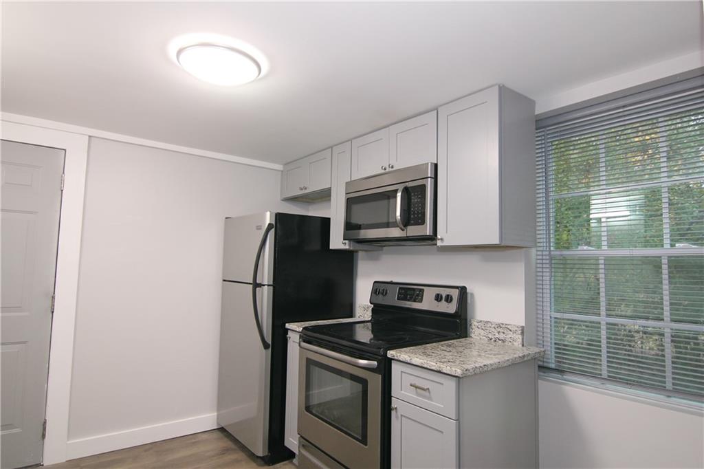 2187 Plantation Lane, Unit B Chamblee, GA 30341 - Photo 5 of 25 a kitchen with a stove and a microwave