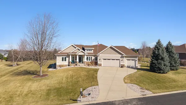 $909,900 | 3122 Saddle Brooke Trail, Sun Prairie, WI 53590