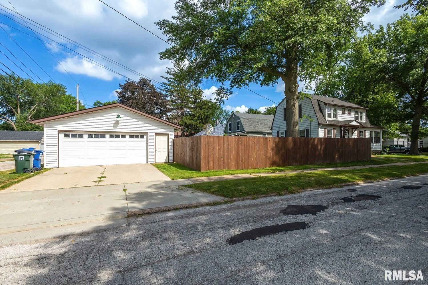 1801 Forest Road Davenport, IA 52803 - Photo 5 of 30 Gallery Image 5